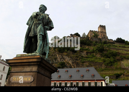 Statue du général Bluecher et château de Gutenfels Kaub sur le Rhin, Kaub, Rhénanie-Palatinat, Allemagne, Europe Banque D'Images