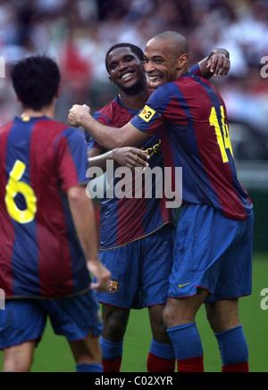 Samuel Eto'o et Thierry Henry Barcelone friendly d'avant-saison contre côté Hong Kong XI Mission Hills - Hong Kong, Chine Banque D'Images