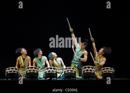 Yamato - Les tambours du Japon d'effectuer le programme Matsuri, concert dans le cirque Krone, Munich, Bavière Banque D'Images