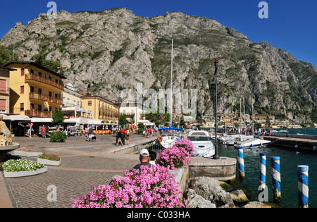 Limone sul Garda, Lac de Garde, Lombardie, Italie, Europe Banque D'Images