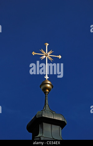 Croix en or sur l'église de Wies contre un ciel bleu, Wies, Wies Steingaden 12, Upper Bavaria, Bavaria, Germany, Europe Banque D'Images