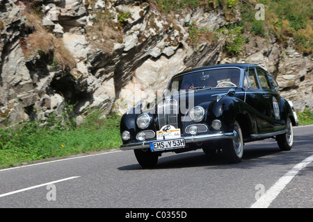 ADAC rallye de voitures anciennes, Mittelrhein-Classic 2010 BMW 502 V8, Weinaehr, Rhénanie-Palatinat, Allemagne, Europe Banque D'Images