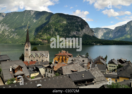 Vue sur la ville d'Hallstatt sur Hallstaetter Voir le lac, UNESCO World Heritage Site, Salzkammergut, Alpes, Haute Autriche, Autriche, Europe Banque D'Images