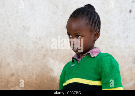 Fille, 4-5 ans, l'enfant africain, portrait, Tanzania, Africa Banque D'Images