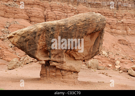 Les roches équilibré, Marble Canyon, Lee's Ferry, Arizona, USA Banque D'Images