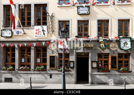 Restaurant traditionnel Rheinische, décorée pour l'Schuetzenumzug Michaelstrasse, parade, Neuss, Niederrhein Banque D'Images