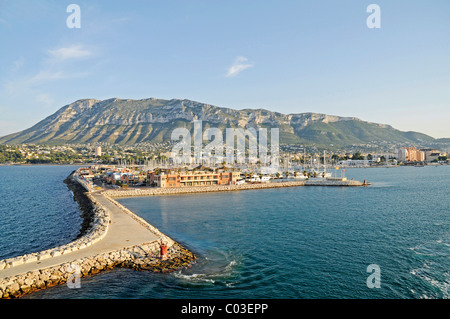 Les navires, marina, port, littoral, Mt. Montgo, Denia, Costa Blanca, Alicante, Espagne, Europe Banque D'Images