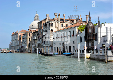 La Collection Peggy Guggenheim, Palazzo dei Leoni, Chiesa della Salute eglise, Canal Grande, le Grand Canal, Venise, Venise, Italie Banque D'Images