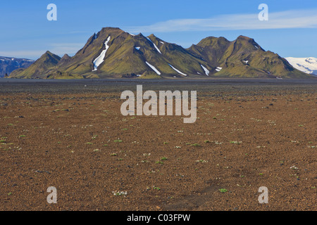 Montagne dans un paysage volcanique aride, Eyjafjallajoekull, Islande, Europe Banque D'Images