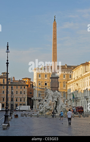 Obélisque et Fontana dei Quattro Fiumi, Fontaine des Quatre Fleuves, la Piazza Navona, Rome, Latium, Italie, Europe Banque D'Images