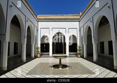 Dans la cour intérieure du Palais El Bahia, Médina de Marrakech, l'UNESCO World Heritage Site, Maroc, Afrique du Nord Banque D'Images