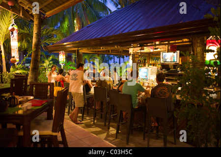 Sun Splash Hotel, restaurant sur la plage, Malapascua, Cebu, Philippines, Asie Banque D'Images