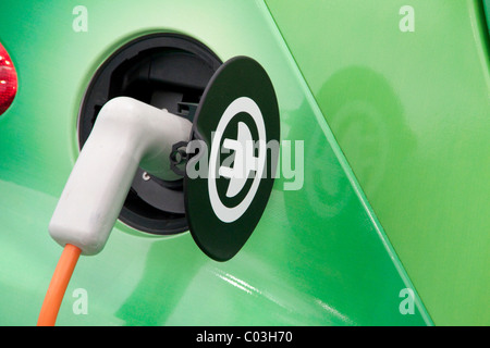 Voiture électrique en cours de charge Banque D'Images