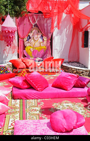 Couleur rouge, couvertures, serviettes, oreillers, coussins, tissus, marché Hippie de Las Dalias, Sant Carles de Peralta, San Carlos, Ibiza Banque D'Images