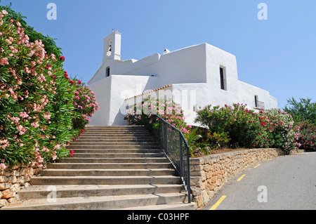 Escaliers, Eglesia de San Llorenc de Balafia, église San Lorenzo, Sant Llorenç, Ibiza, Pityuses, Iles Baléares, Espagne, Europe Banque D'Images