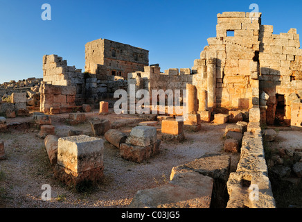 Ruine à byzantin le site archéologique de Serjilla, villes mortes, en Syrie, au Moyen-Orient, en Asie de l'Ouest Banque D'Images