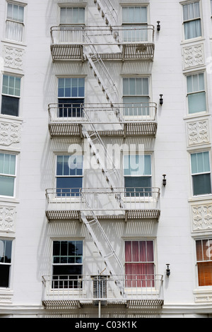 Le feu s'échappe sur une façade de l'immeuble à San Francisco, Californie, États Unis, Amérique du Nord Banque D'Images