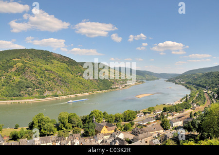 Vue depuis le château de Burg Stahleck Bacharach, en Rhénanie-Palatinat, sur le Rhin à Lorchhausen, Hesse, UNESCO World Banque D'Images