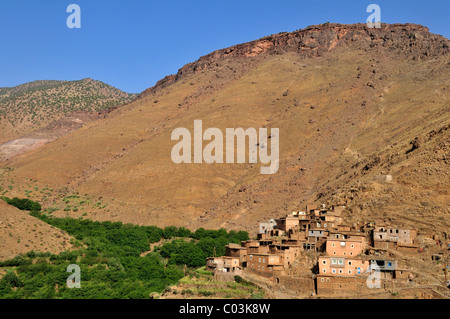 Village berbère dans le Haut Atlas, parc national de Toubkal, Maroc, Afrique du Nord, Afrique Banque D'Images
