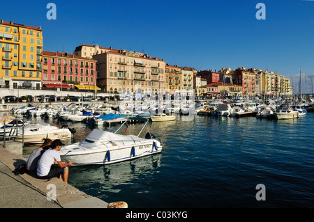 Bateaux dans le port de Nice, département des Alpes-Maritimes, région Provence-Alpes-Côte d'Azur, France, Europe Banque D'Images