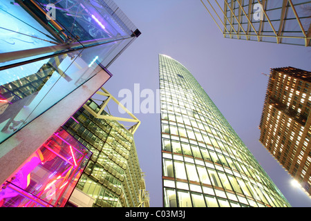 Gratte-ciel éclairé à la Potsdamer Platz, Berlin, Germany, Europe Banque D'Images