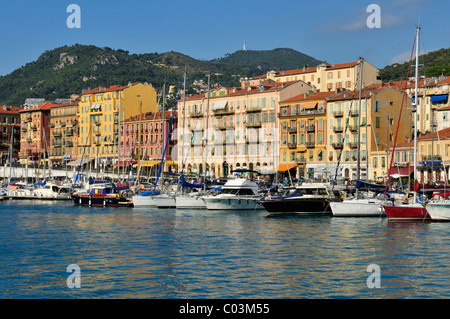 Bateaux dans le port de Nice, département des Alpes-Maritimes, région Provence-Alpes-Côte d'Azur, France, Europe Banque D'Images