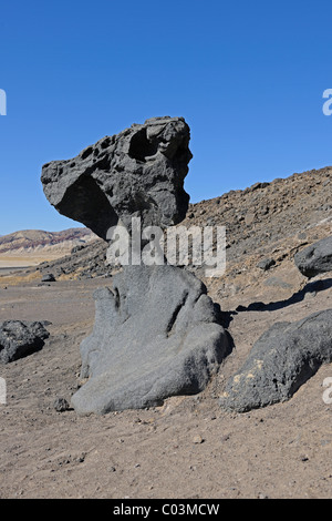 Mushroom rock, rock formation, Death Valley National Park, California, USA, Amérique du Nord Banque D'Images