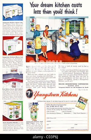 1950 Annonce d'une page dans le magazine des consommateurs américains pour cuisines YOUNGSTOWN Banque D'Images