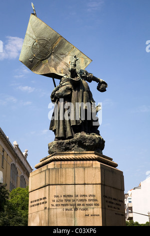 Une statue célèbre la fondation du Brésil à Lisbonne, Portugal. Banque D'Images