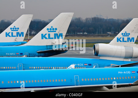 Les avions d'Air France KLM sur le tarmac de l'aéroport d'Amsterdam Schiphol Banque D'Images