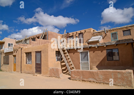 Kivas et échelles à Acoma Pueblo, Sky City, New Mexico, USA Banque D'Images