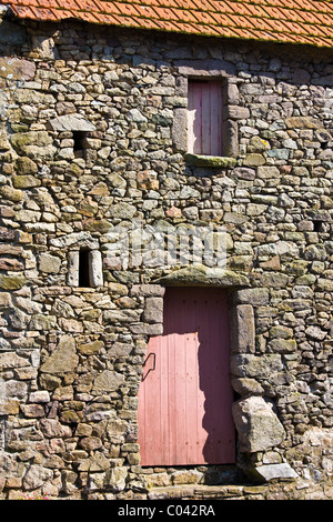 Porte de maison en pierre à au Cap de la Hague par St Germain des vaux en Normandie, France Banque D'Images