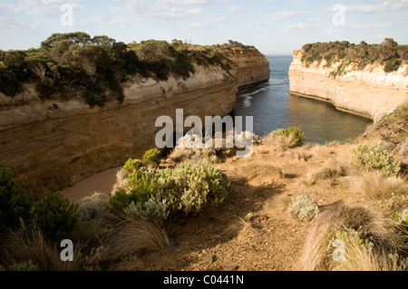 Falaises érodées, Seigneur Ard Gorge, Port Campbell National Park, Great Ocean Road, Victoria, Australie Banque D'Images