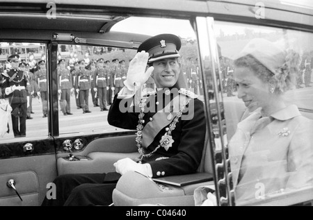 Le Prince Charles et la princesse Anne arrivent pour la cérémonie d'investiture à Caernarvon 1 juillet 1969 photo de DAVE BAGNALL, roi Charles Banque D'Images