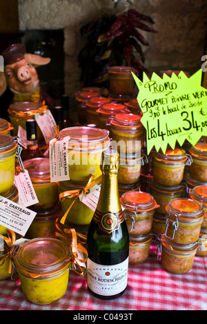 Foie gras de la viande en pot et Alfred Rothschild Brut champagne en vente Brantome, Dordogne, France du Nord Banque D'Images