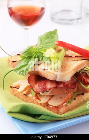 La Turquie et délicieux sandwich bacon - détail Banque D'Images