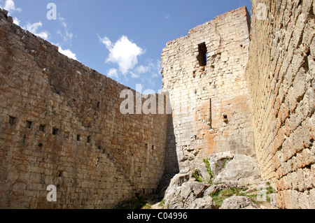 Les murs intérieurs de l'historique château de Montségur en France Banque D'Images