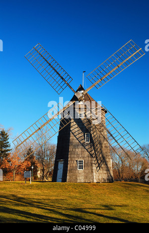 Le crochet moulin, dans East Hampton, Long Island, a été construit en 1806. C'est un des plus complet des moulins à vent. Banque D'Images