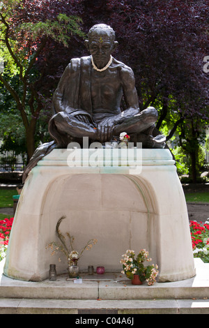 Statue de Mahatma Ghandi, situé à Tavistock Square, Londres Banque D'Images