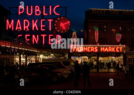 Décorations de Noël à Pike Place Market à Seattle, WA, USA. Banque D'Images