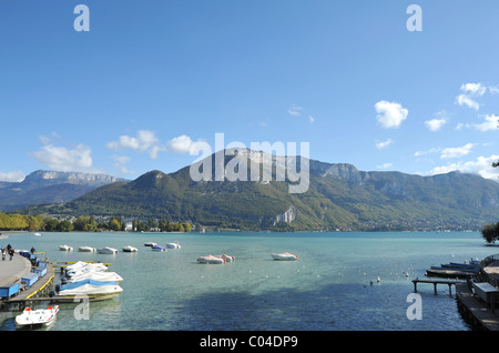 Le lac d'Annecy à Annecy, Haute Savoie, France Banque D'Images