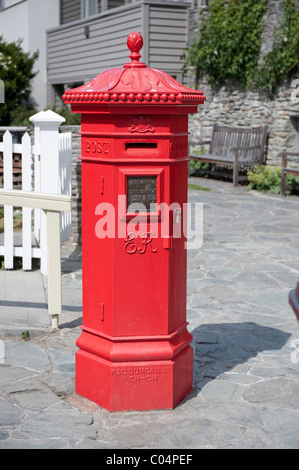 Un rare Édouard VII hexagonale PENFOLD pilier fort à l'extérieur du bureau de poste à Arrowtown, Nouvelle-Zélande Banque D'Images