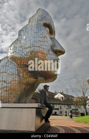 Le centre-ville de Wigan statue LE VISAGE DE WIGAN par artiste RICK KIRBY Banque D'Images