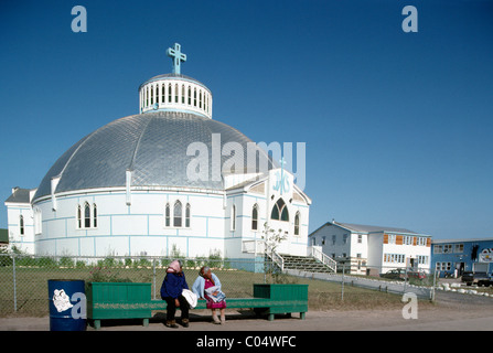 Inuvik, T.N.-O., les Territoires du Nord-Ouest, Canada Arctique - Igloo (église Notre Dame de la Victoire), des Inuits Town Banque D'Images