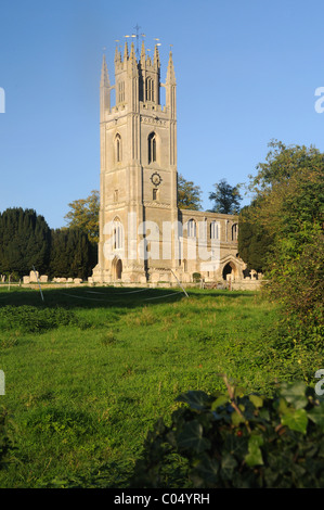 L'église Saint-Pierre, à Lowick, Northamptonshire, en Angleterre Banque D'Images