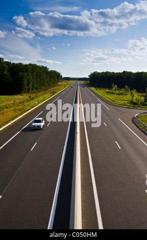 Salon de voiture sur l'autoroute près de neuf Français Azay le Rideau dans la vallée de la Loire, France Banque D'Images