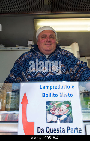 M. Mario Albergucci propriétaire de kiosque de Lampredotto (Lampredotto florentine typique est les tripes), Piazza di Porta Romana, Firenze Banque D'Images