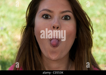 Naughty young woman making faces - Heureux - facétieux Banque D'Images