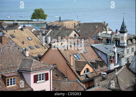 La ville de Nyon en Suisse, situé sur les rives du lac de Genève Banque D'Images