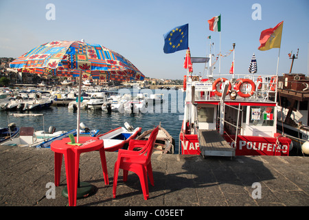 Port de Aci Trezza, Catane, Sicile, Italie, Europe Banque D'Images